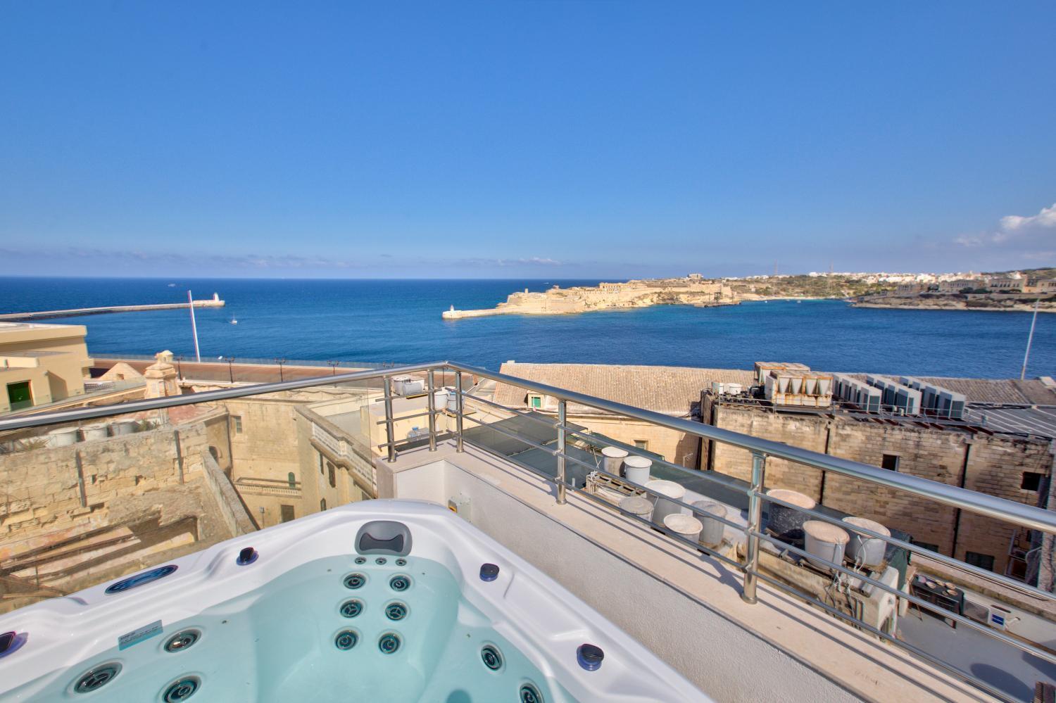 Valletta Luxury 4-Bedroom Duplex With Stunning Sea Views Private Terrace And Jacuzzi Exteriör bild